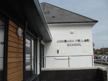 Annbank entrance and school name sign