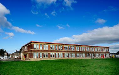 Braehead Primary external view of school building