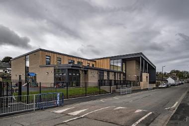 Dailly primary front view of school